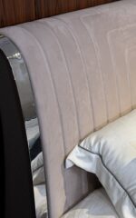 Роскошная двуспальная кровать с бархатным изголовьем итальянского дизайна — фото 6