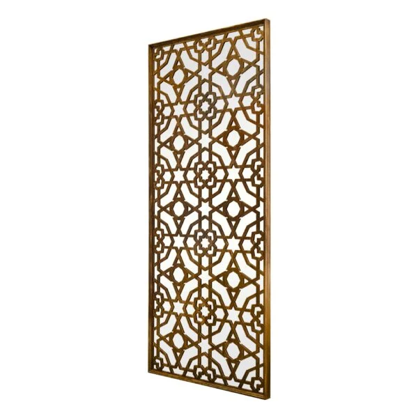 Декоративное панно Tracery Gold: зеркальное полотно закрыто золотистой ажурной решёткой из восьмиконечных звёзд